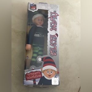 FOREVER COLLECTIBLES  Team Elves Seattle Seahawks NFL Elf Christmas 9"